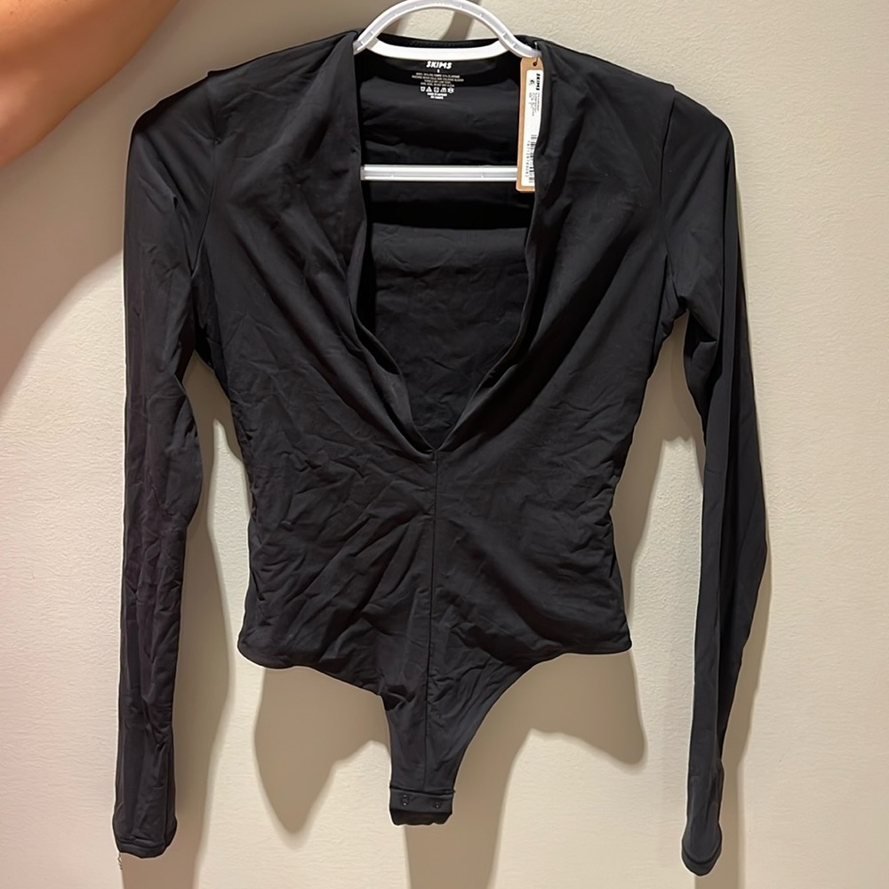 Skims long sleeve plunge bodysuit